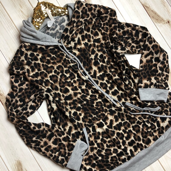 {Plus} Leopard Hoodie - Picture 6 of 8
